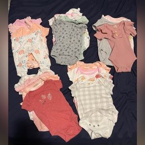 LOT OF 20 (0-3 mos) Girls outfits
